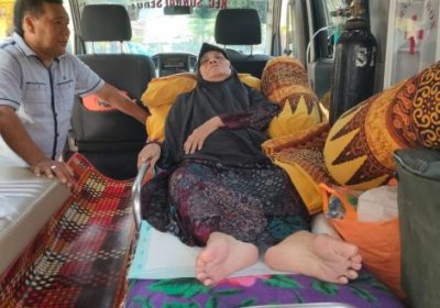 Diantar ke Padang, Pasien Ambulans Gratis Pemkot Ucap Terimakasih Pada Helmi-Dedy