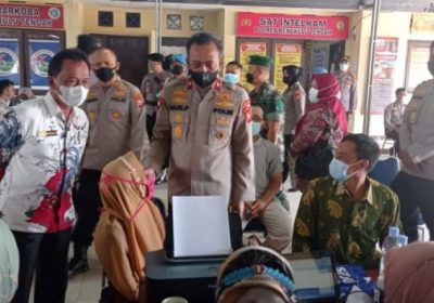 Bupati Ferry Ramli Hadiri Vaksinasi Serentak Indonesia di Polres Benteng