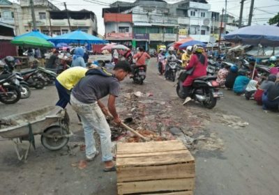 Pemkot Perbaiki Jalan Berlubang di Pasar Panorama