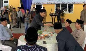 Ustadz sekaligus mantan Gubernur Bengkulu, Junaidi Hamzah menghadiri acara Halal Bi Halal DPRD Kota Bengkulu