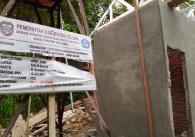 Pekerjaan Baru Mulai Papan Merek Rehabilitas Toilet SDN 09 Seluma Sudah Rusak