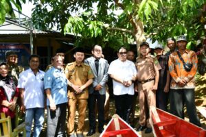 Serahkan 17 Bantuan Perahu Sampan, Pemkot Harapkan Bisa Digunakan Secara Bergantian Oleh Para Nelayan