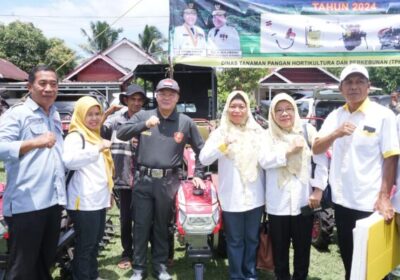 Dongkrak Produksi Pertanian, Gubernur Bengkulu Serahkan Alsintan untuk Dua Kelompok Tani