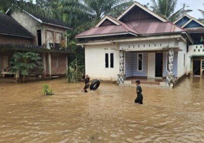 seratusan rumah warga terendam banjir