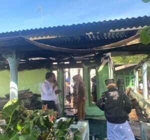 Dinsos dan Bupati Bengkulu Tengah meninjau korban kebakaran