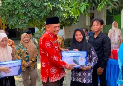 1.835 PELAJAR DI KABUPATEN INI AKAN TERIMA PELENGKAPAN SEKOLAH GRATIS