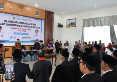 Bupati Bengkulu Tengah Lantik 63 Pejabat Administrator, Tekankan Integritas dan Loyalitas