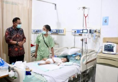 Bupati Seluma Tinjau Balita Penderita Cacingan Ekstrem di RSUD M. Yunus Bengkulu