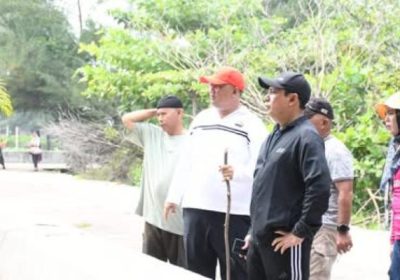 Wali Kota dan Wakil Wali Kota Bengkulu Pimpin Gotong Royong di Pantai Panjang