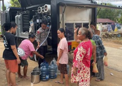 Pascabencana, Brimob Polda Sumut Penuhi Kebutuhan Air Bersih Warga di Desa Sibuluan Nauli