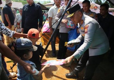Kapolda Bengkulu Pimpin Offroad Jelajah Berkah Bhayangkara ke 2 di Batik Nau, Bengkulu Utara : Salurkan Bansos untuk Warga Terpencil
