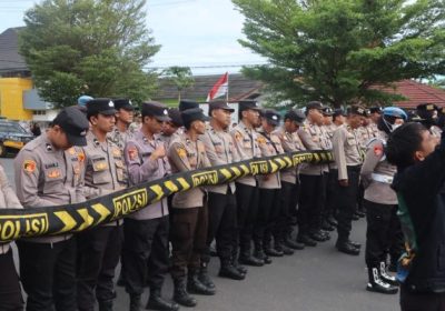Polda Bengkulu Bersama Polresta Bengkulu Laksanakan Pengamanan Maksimal Aksi Unjuk Rasa Cipayung di DPRD Provinsi