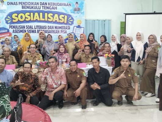 Dalam rangka mewujudkan Indonesia EMAS Tahun 2045, Dinas Pendidikan dan kebudayaan Kabupaten Bengkulu Tengah Sosialisasikan Penulisan Soal Literasi dan Numerasi Asesmen Siswa berdasarkan PISA