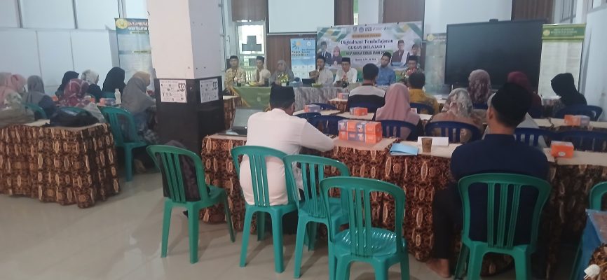 DINAS PENDIDIKAN DAN KEBUDAYAAN KABUPATEN BENGKULU TENGAH MENGADAKAN BIMTEK DIGITALISASI PEMBELAJARAN GUGUS BELAJAR 1, BAGI POMPES, KEPSEK DAN GURU SMP