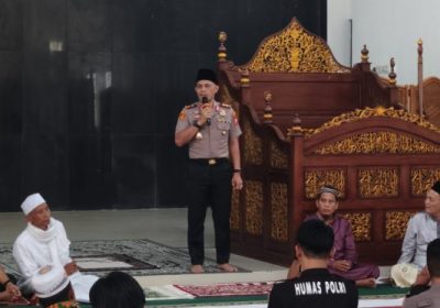 Tak Sekadar Ibadah, Jumat Keliling Kapolda Bengkulu Jadi Momentum Perkuat Silaturahmi dan Kepedulian kepada Masyarakat Lebong