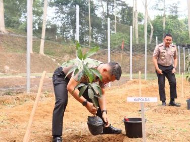 Dari Polres Lebong untuk Masa Depan, Kapolda Bengkulu Tancapkan Semangat Green Policing