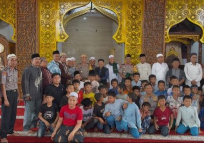 Jumat Keliling di Masjid Raya Baitul Izah, Kapolda Bengkulu Serap Aspirasi dan Dengarkan Keluhan Masyarakat