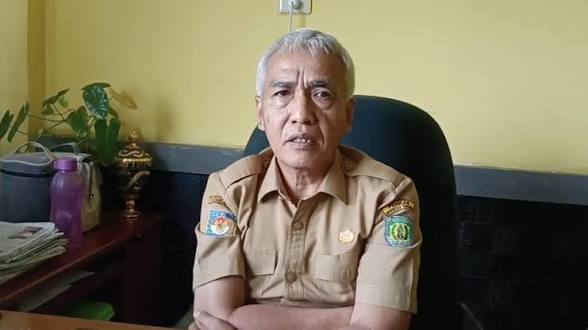 DINAS PERTANIAN BENGKULU TENGAH HELMI YULIANDRI,SP, MT MENGATAKAN, UNTUK MENINGKATKAN PRODUK PADI DI BENGKULU TENGAH SETIDAKNYA PARA PETANI MEMBUTUHKAN SEBANYAK 100  HANDTRACTOR UNTUK MEMBAJAK SAWAH