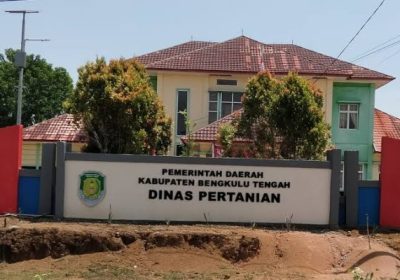 DINAS PERTANIAN BENGKULU TENGAH  MENGANGGARKAN DANA SEBESAR Rp 50 JUTA UNTUK PEMBELIAN VAKSIN UNTUK MEMBERANTAS PMK DI BENGKULU TENGAH